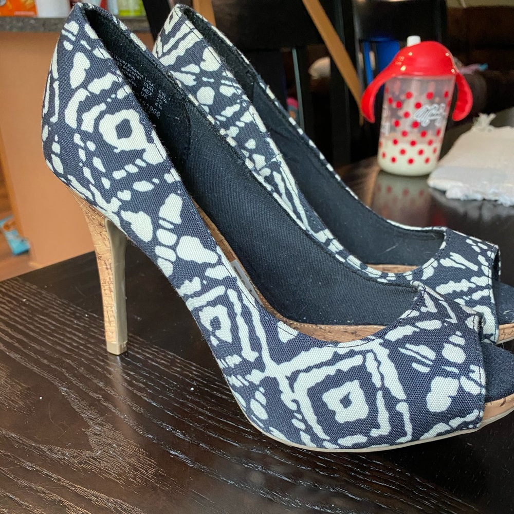 Open toe 4in heels. Christian Siriano.